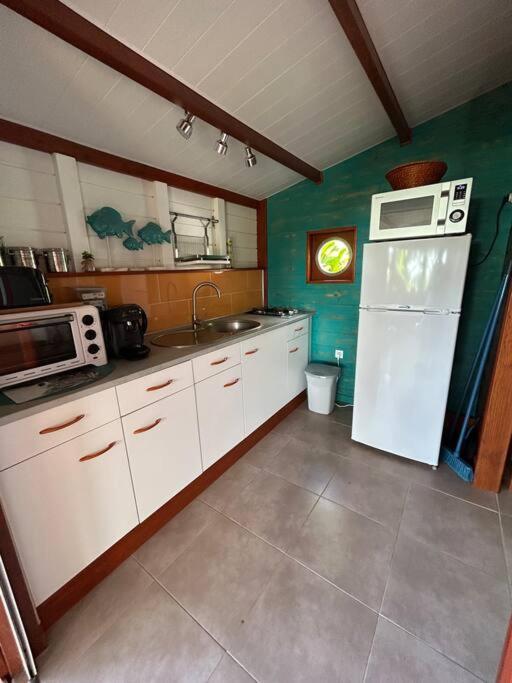 Bungalow, Gite Les Fleurs Du Colibri Буйант Экстерьер фото