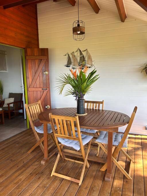 Bungalow, Gite Les Fleurs Du Colibri Буйант Экстерьер фото