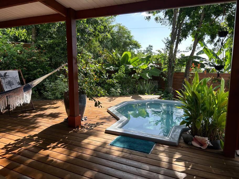Bungalow, Gite Les Fleurs Du Colibri Буйант Экстерьер фото